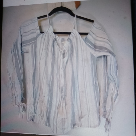 Aeropostale sheer top open shoulder back - Picture 2 of 4